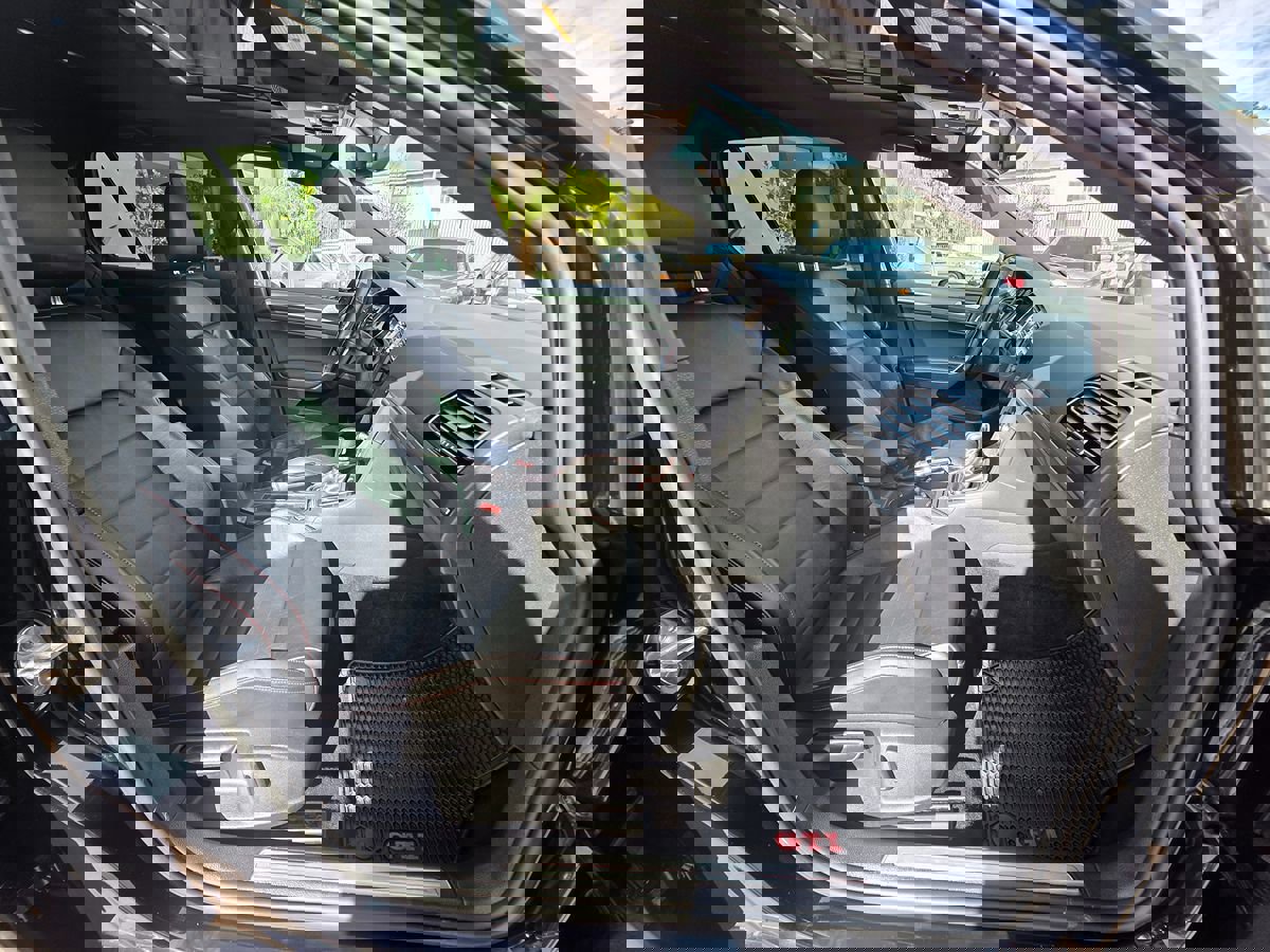 Used 2021 Volkswagen GTI SE image 16