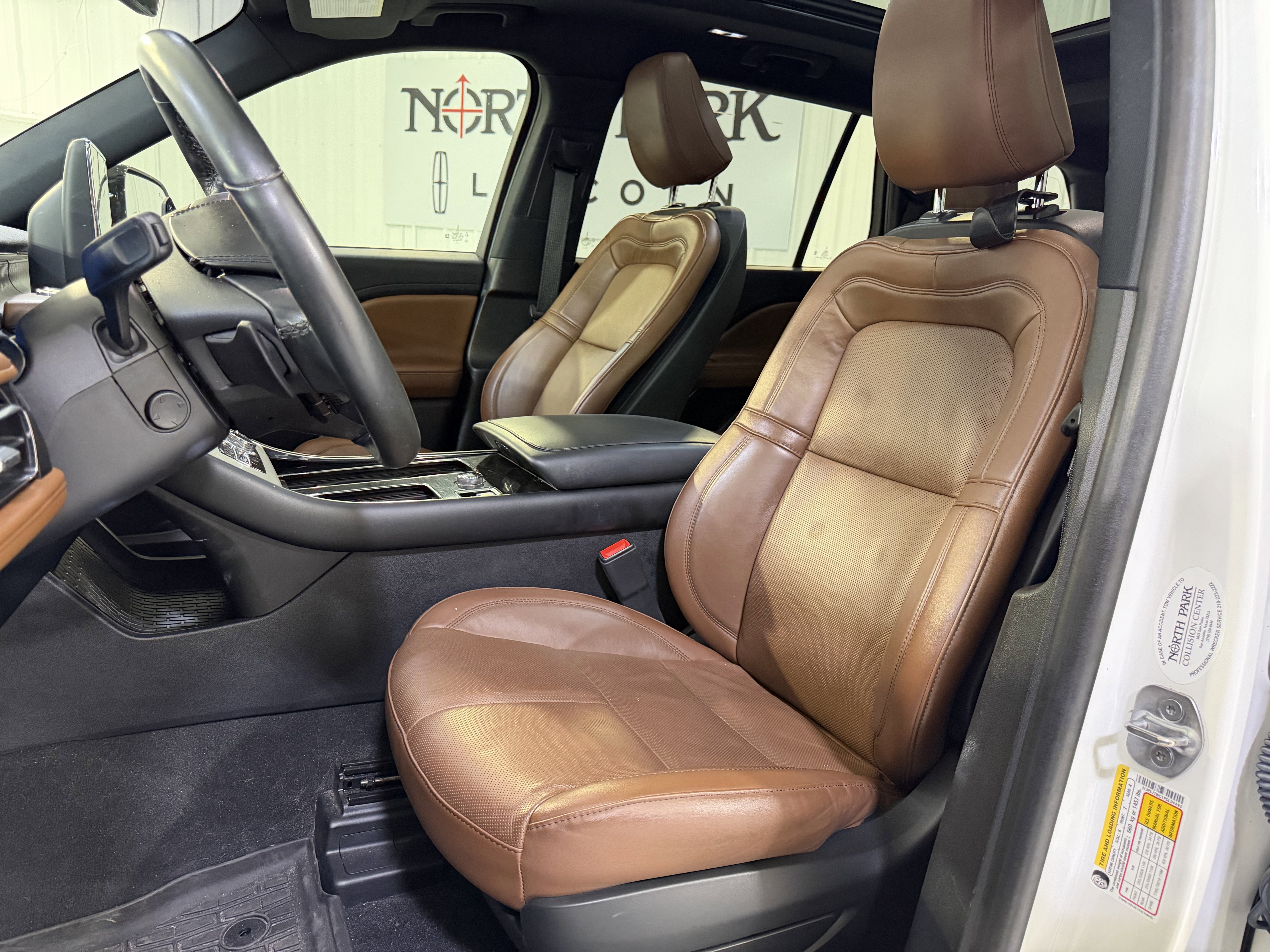 Used 2023 Lincoln Aviator Reserve w/ Equipment Group 201A RWD image 9