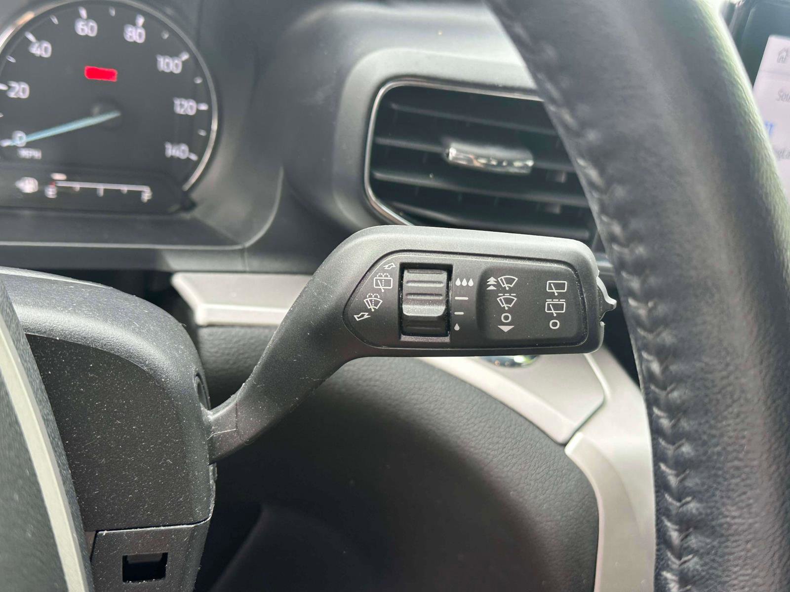 Used 2022 Ford Explorer XLT w/ Equipment Group 202A image 25