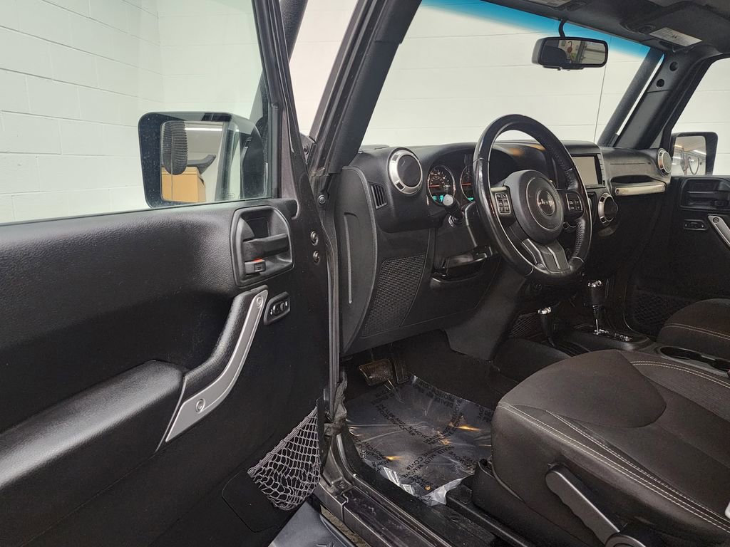 Used 2018 Jeep Wrangler Sahara w/ Connectivity Group image 11