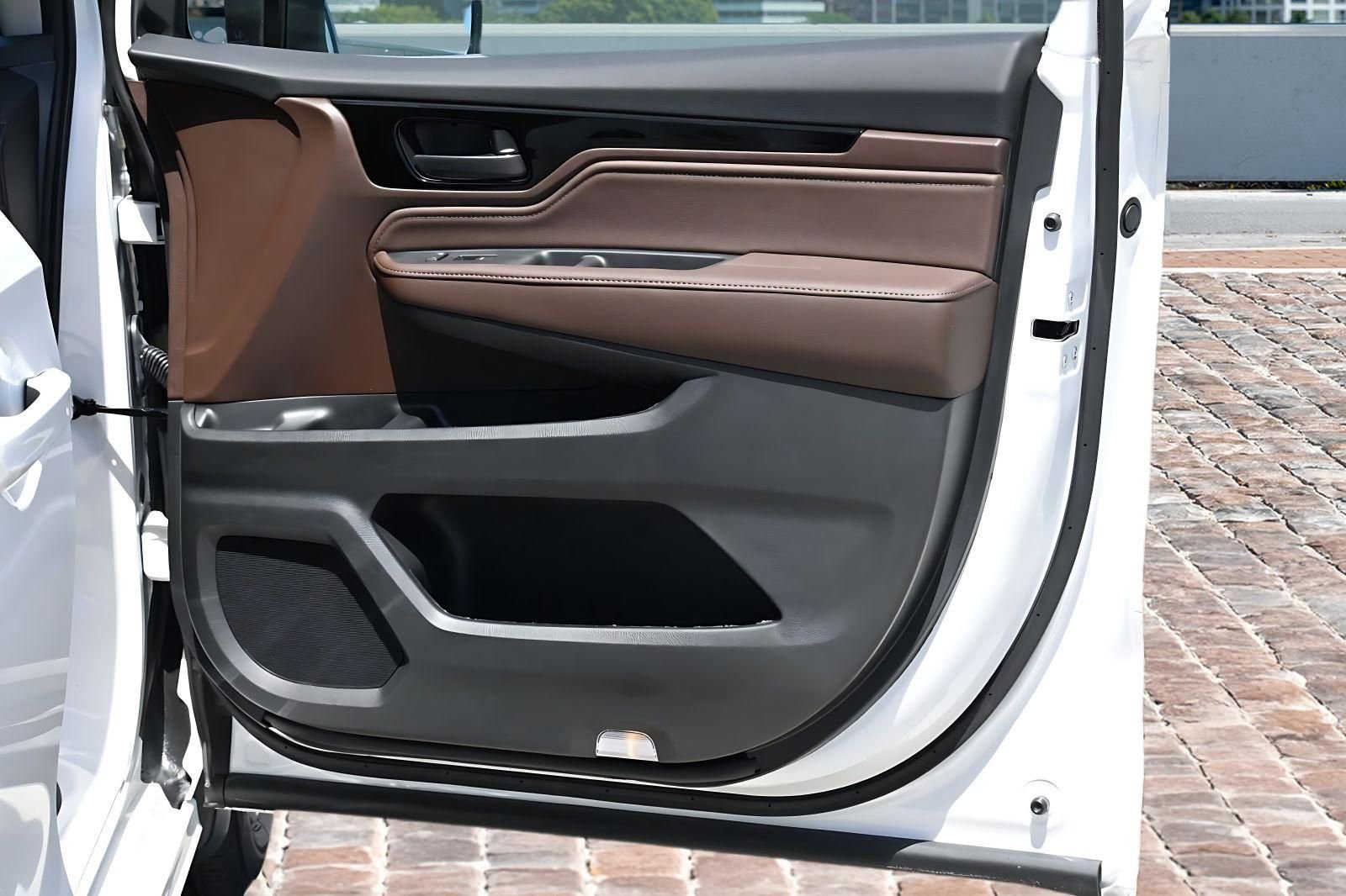 New 2025 Honda Odyssey Touring image 11