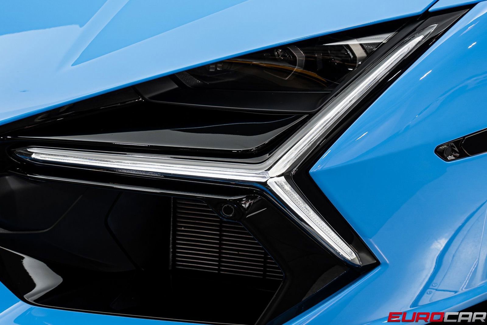 Used 2025 Lamborghini Revuelto image 13