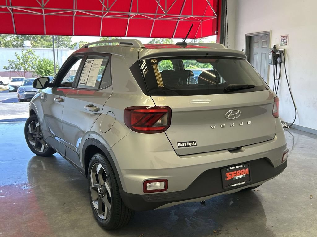 Used 2025 Hyundai Venue SEL FWD image 5