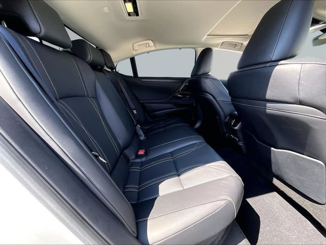 Used 2025 Lexus ES 300h Ultra Luxury w/ Accessory Package (Z2) FWD image 16