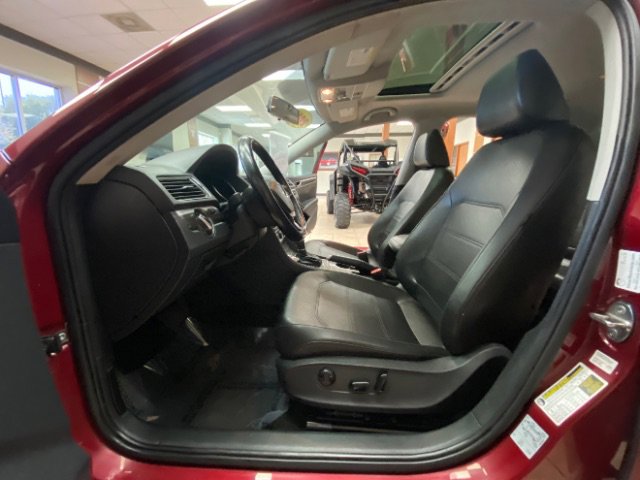 Used 2018 Volkswagen Passat 2.0T SE image 18