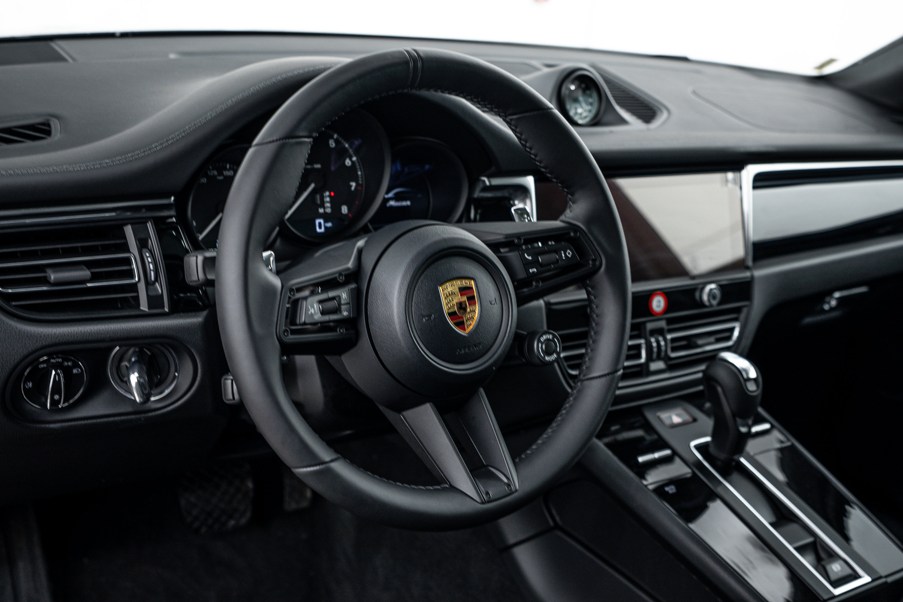 Certified 2026 Porsche Macan AWD/4WD image 18