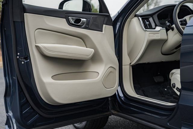 New 2026 Volvo XC60 B5 Ultra w/ Protection Package Premier image 37