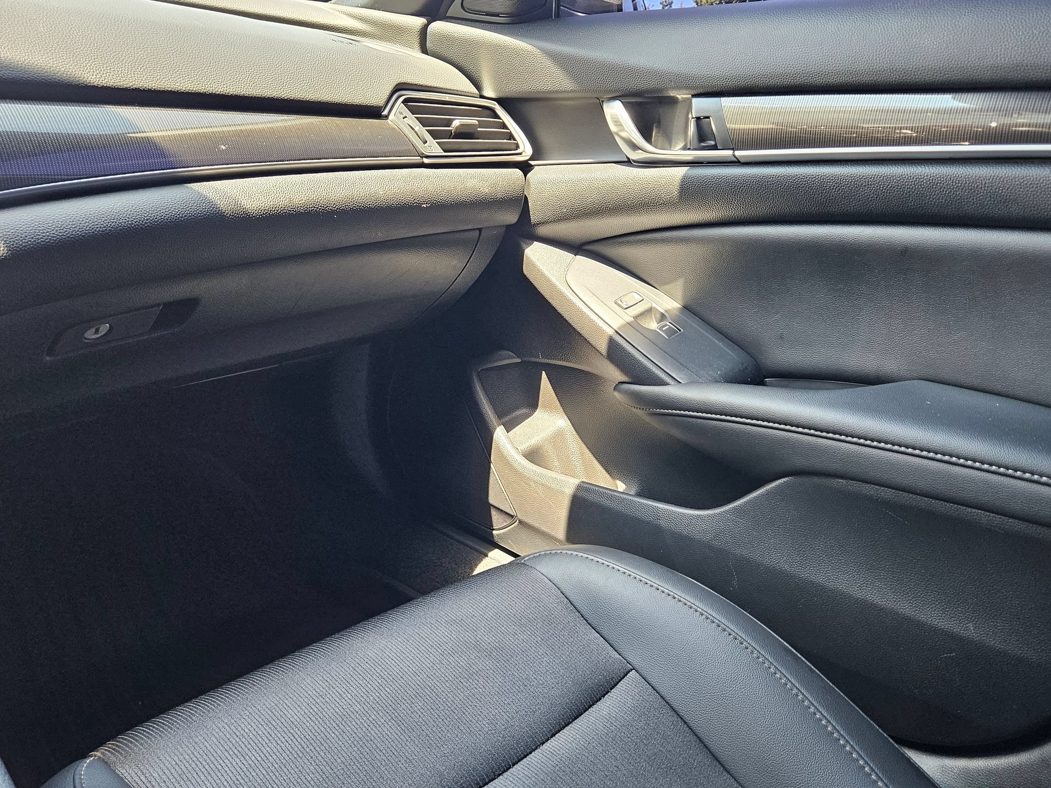 Used 2022 Honda Accord Sport image 11