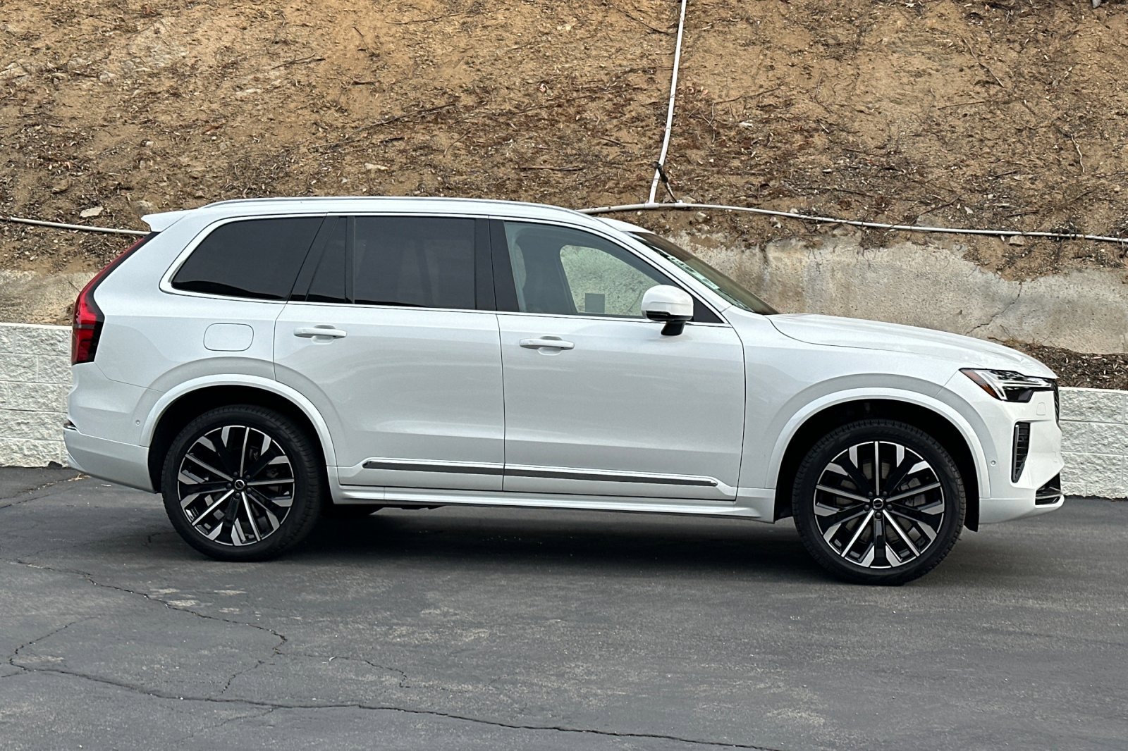 New 2026 Volvo XC90 T8 Plus w/ Protection Package AWD/4WD image 4