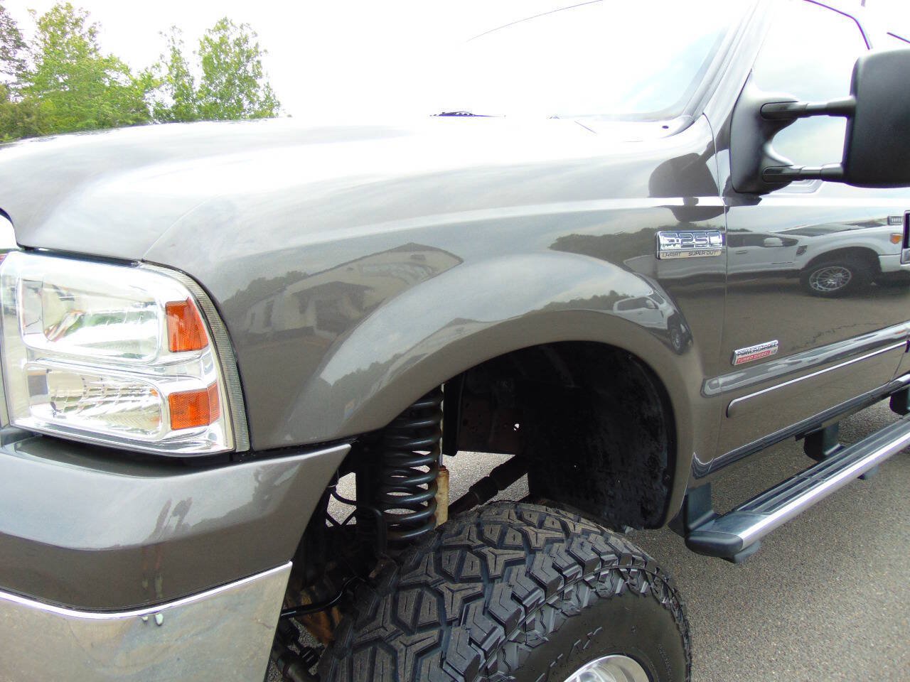 Used 2005 Ford F250 Lariat AWD/4WD image 26