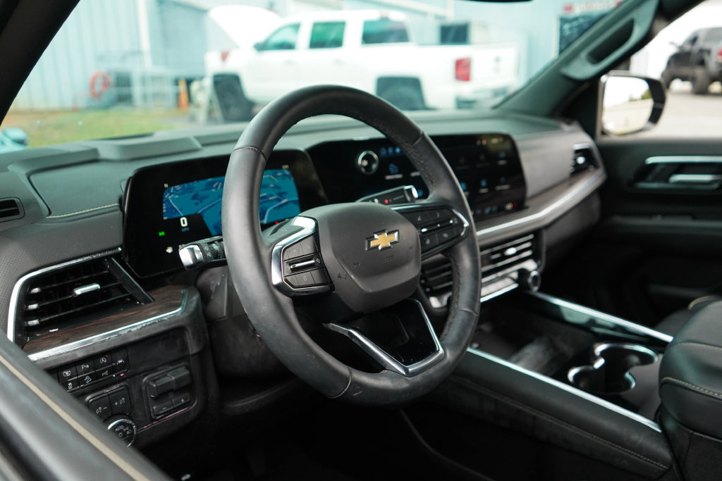Used 2025 Chevrolet Tahoe Premier AWD/4WD image 6