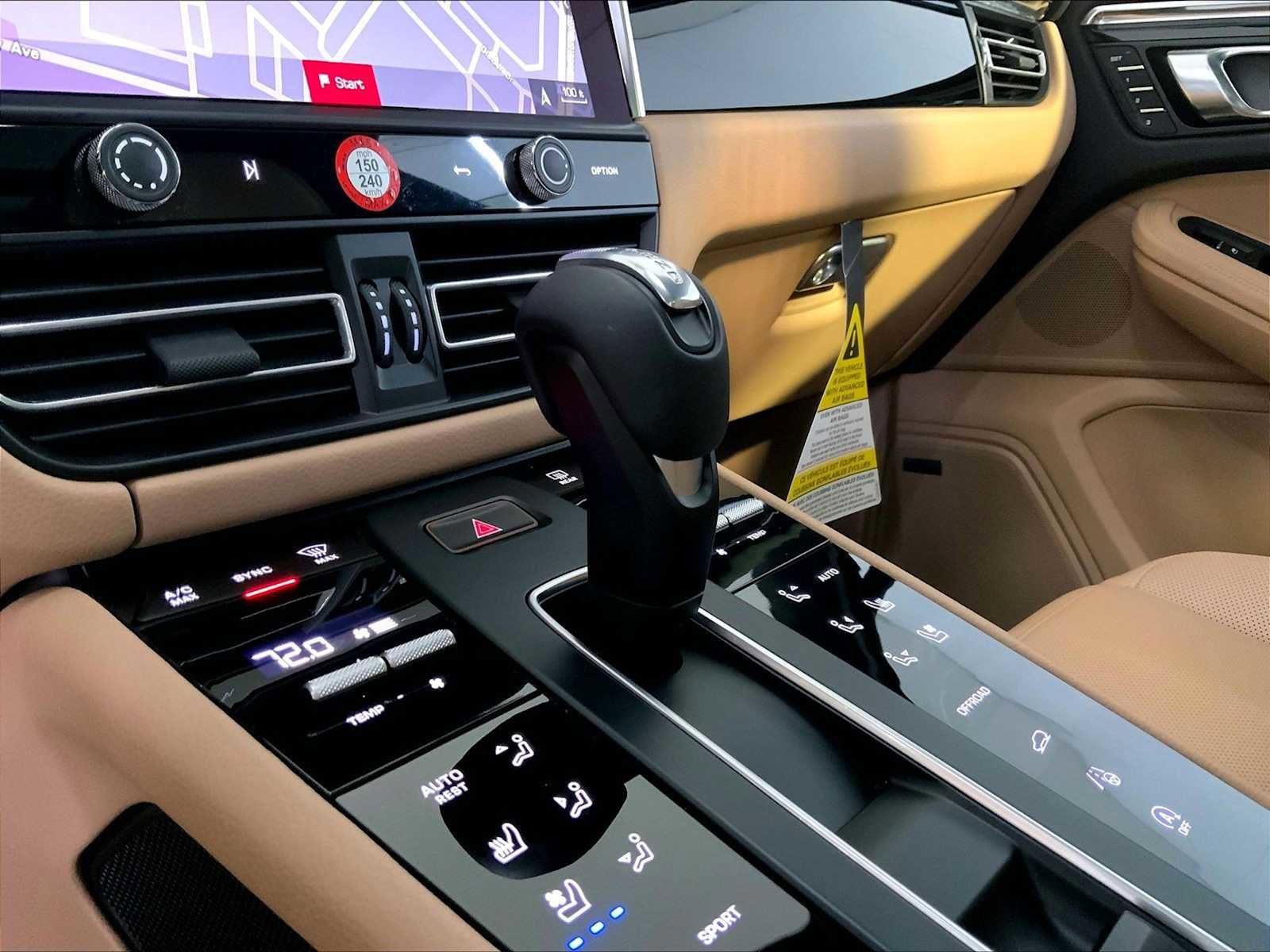 Certified 2026 Porsche Macan AWD/4WD image 17