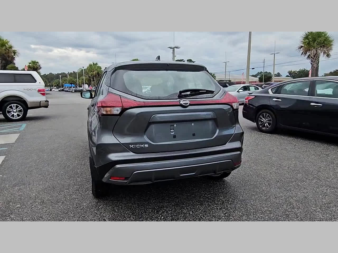 New 2025 Nissan Kicks Play S image 28