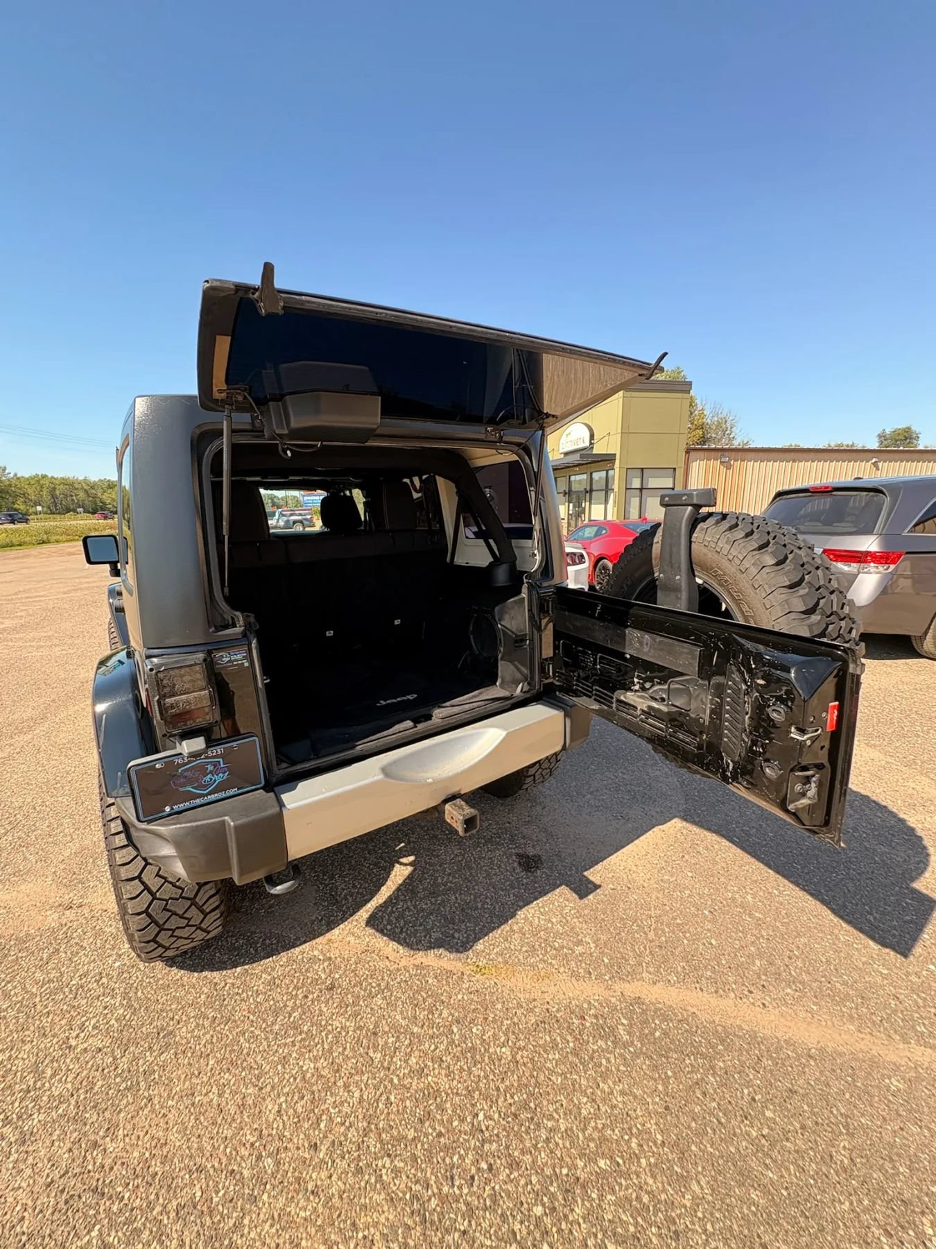 Used 2013 Jeep Wrangler Unlimited Sahara AWD/4WD image 39