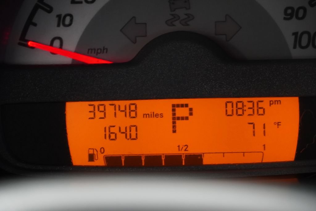 Used 2015 smart fortwo pure RWD image 4