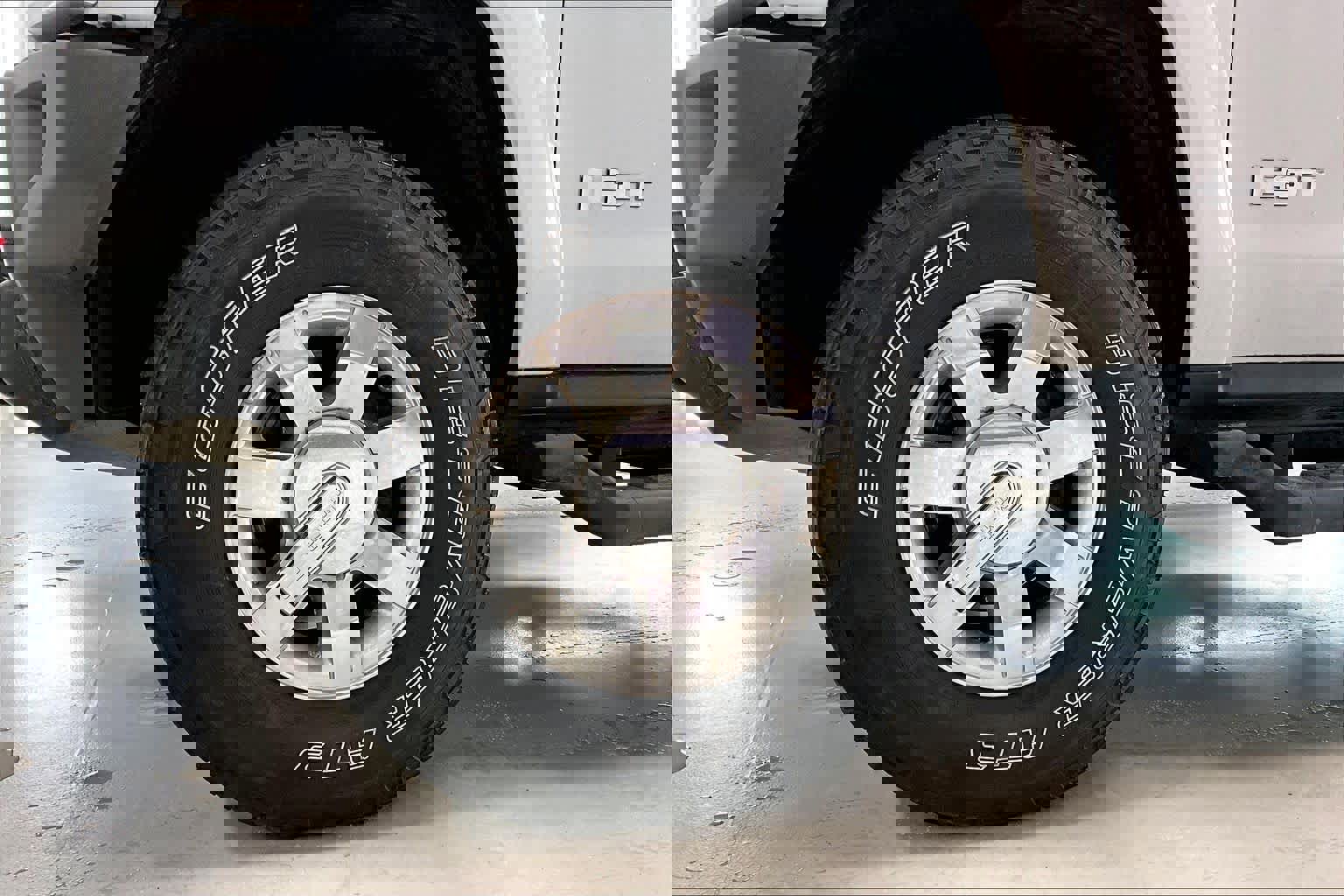 Used 2010 HUMMER H3T Luxury w/ Appearance Package AWD/4WD image 8