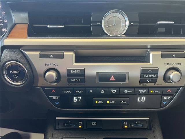 Used 2014 Lexus ES 300h w/ Luxury Package w/Bamboo Trim FWD image 19