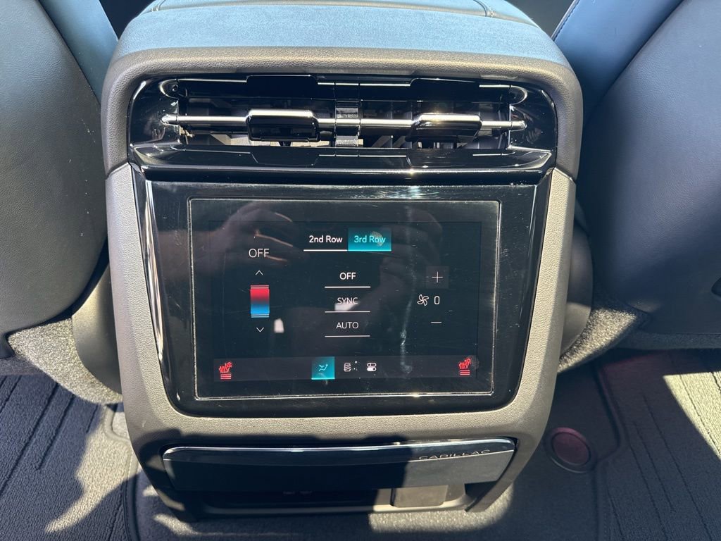 Used 2025 Cadillac Escalade IQ Luxury 2 w/ LPO, Premium Carpet Package AWD/4WD image 15