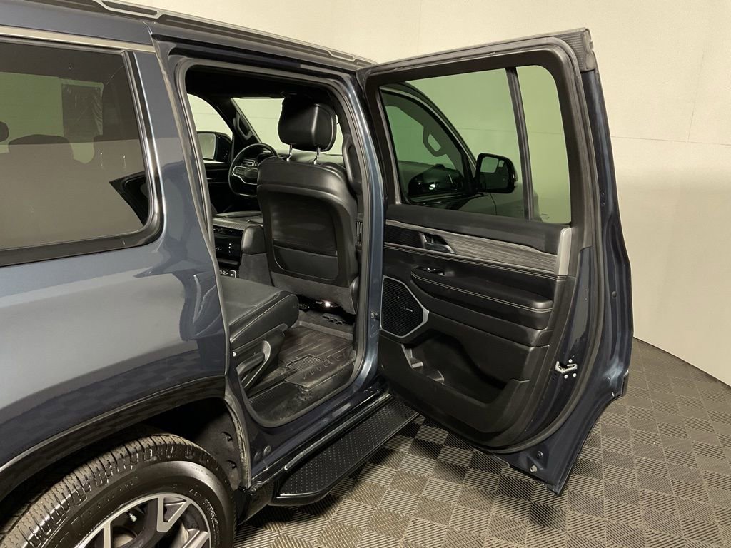 Used 2023 Jeep Wagoneer Series III w/ Preferred Equipment Group image 35