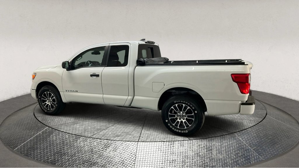Used 2022 Nissan Titan SV image 5