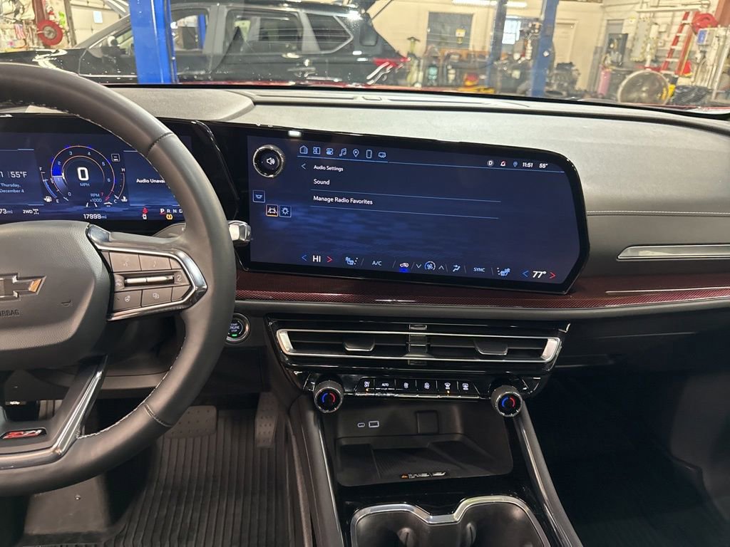 Used 2025 Chevrolet Traverse Z71 w/ Driver Confidence Package image 18