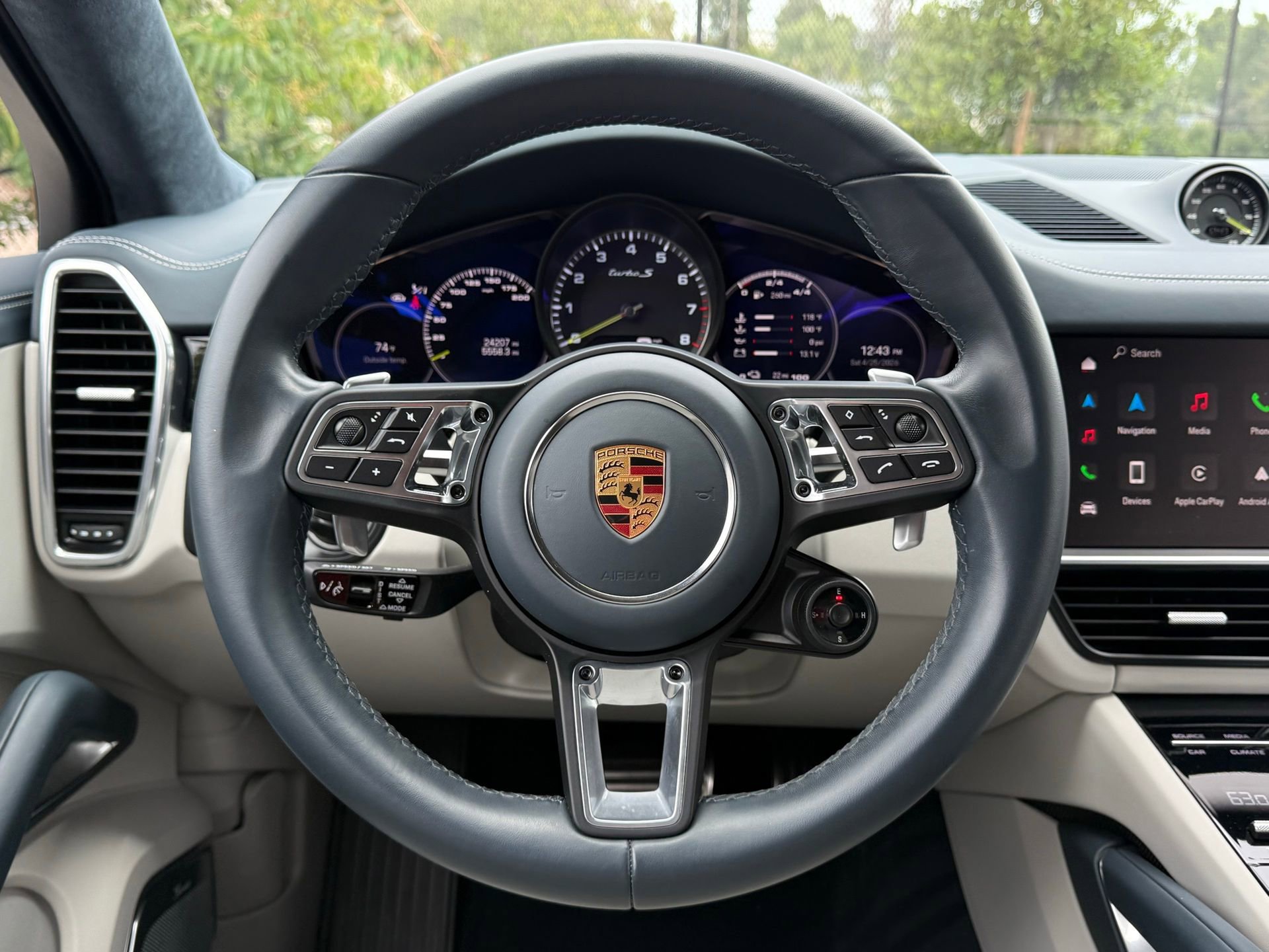 Certified 2022 Porsche Cayenne Turbo S AWD/4WD image 15