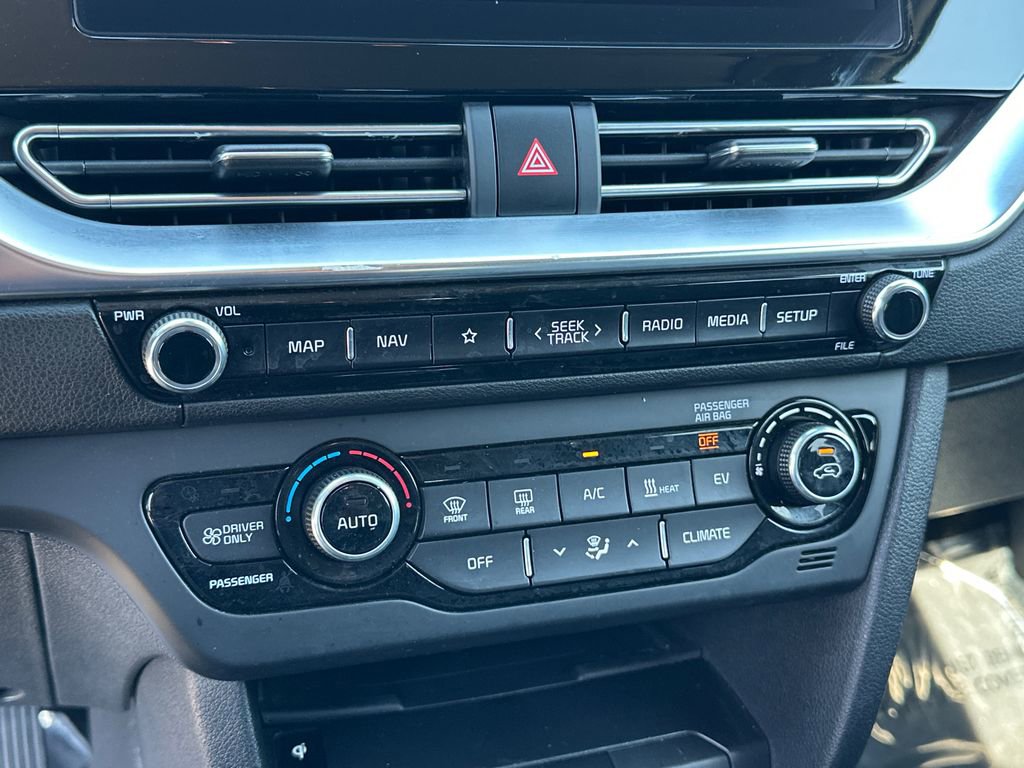 Certified 2022 Kia Niro EX w/ Cold Weather Package FWD image 28