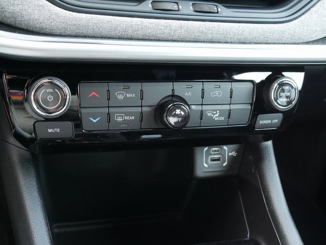 Used 2024 Jeep Compass Latitude w/ Sun and Sound Group image 20