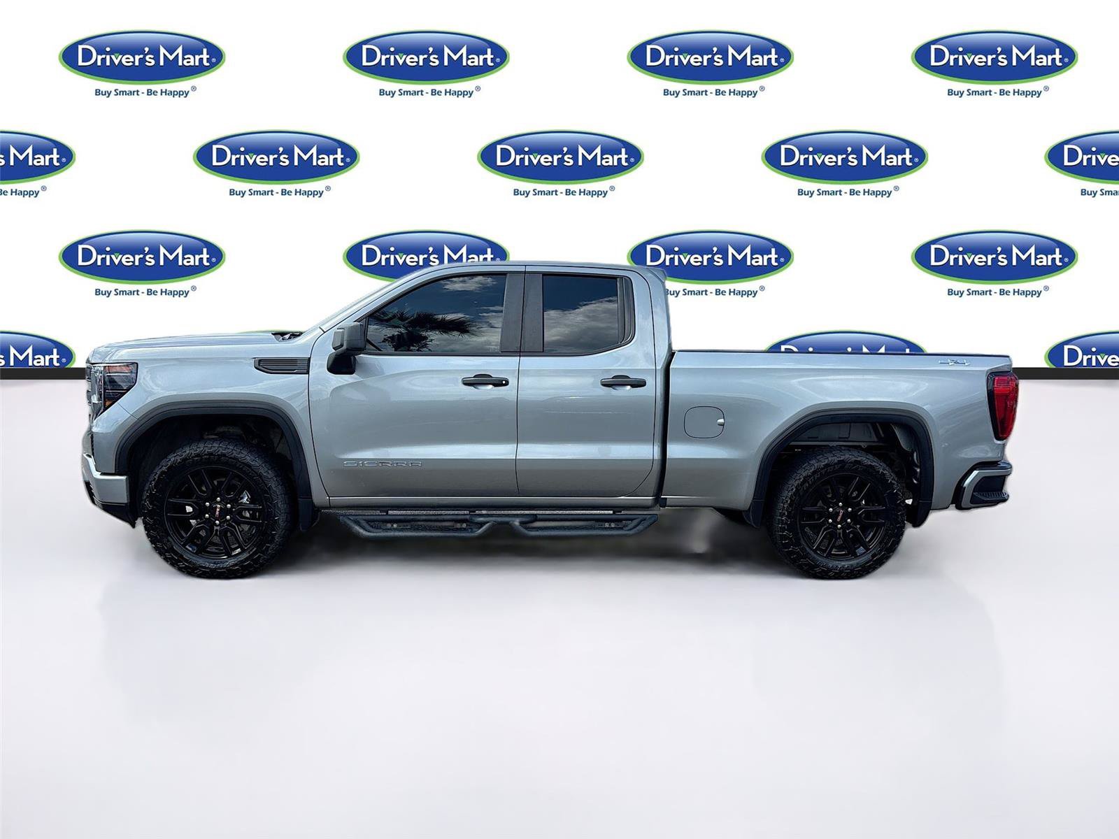 Used 2023 GMC Sierra 1500 Pro w/ Graphite Edition AWD/4WD image 4