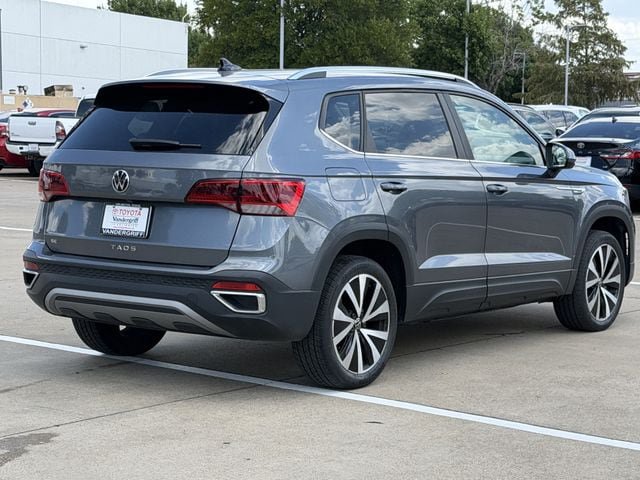 Used 2022 Volkswagen Taos SE FWD image 4