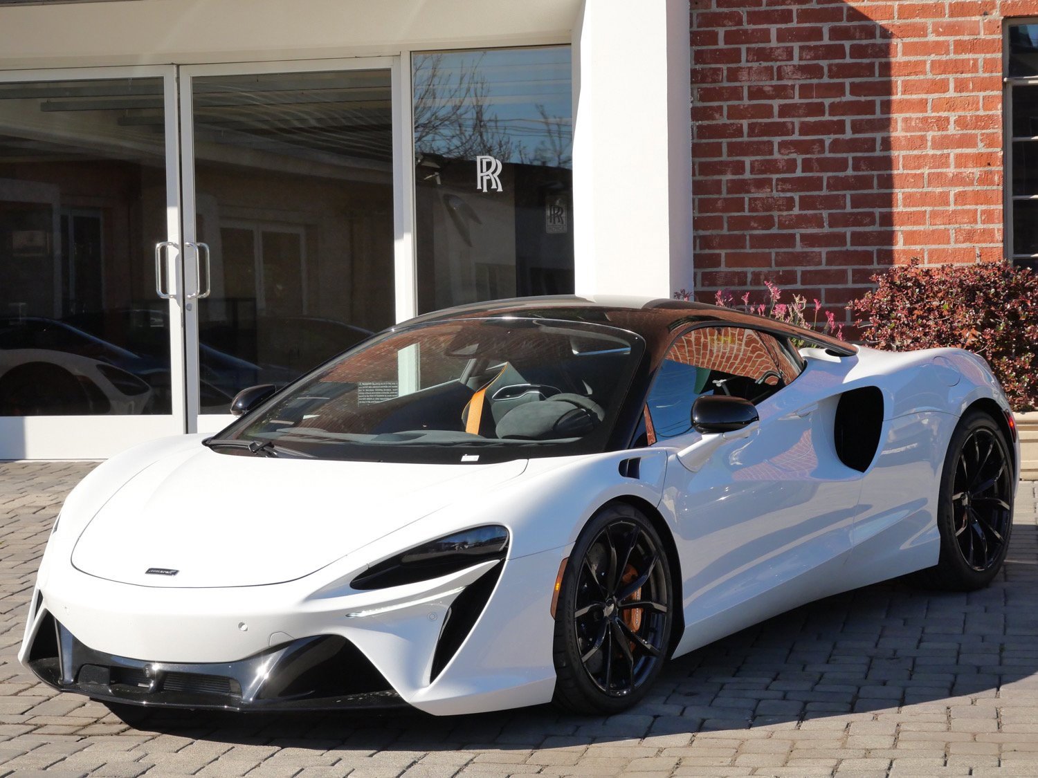 Used 2023 McLaren Artura image 17