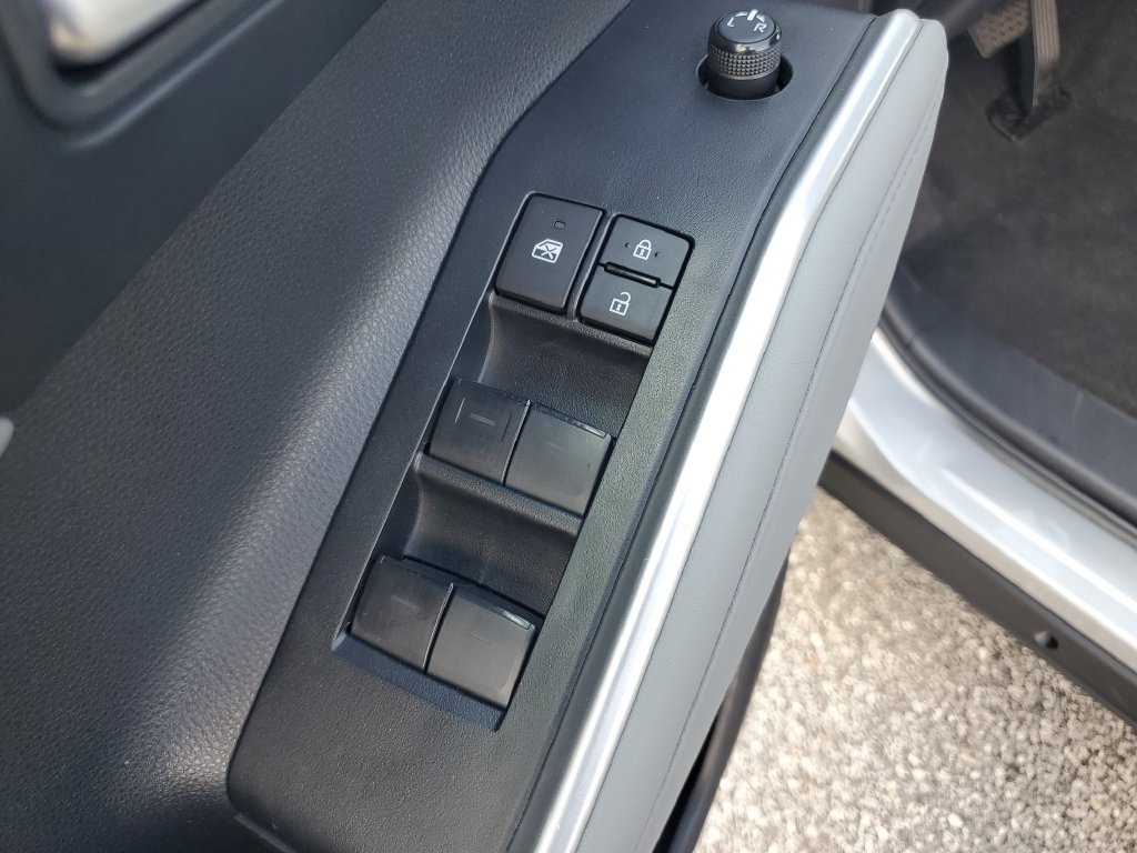 Used 2023 Toyota Highlander XLE FWD image 19