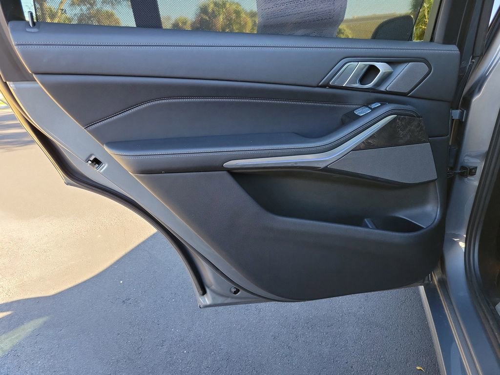 Used 2023 BMW X7 xDrive40i w/ Premium Package image 13