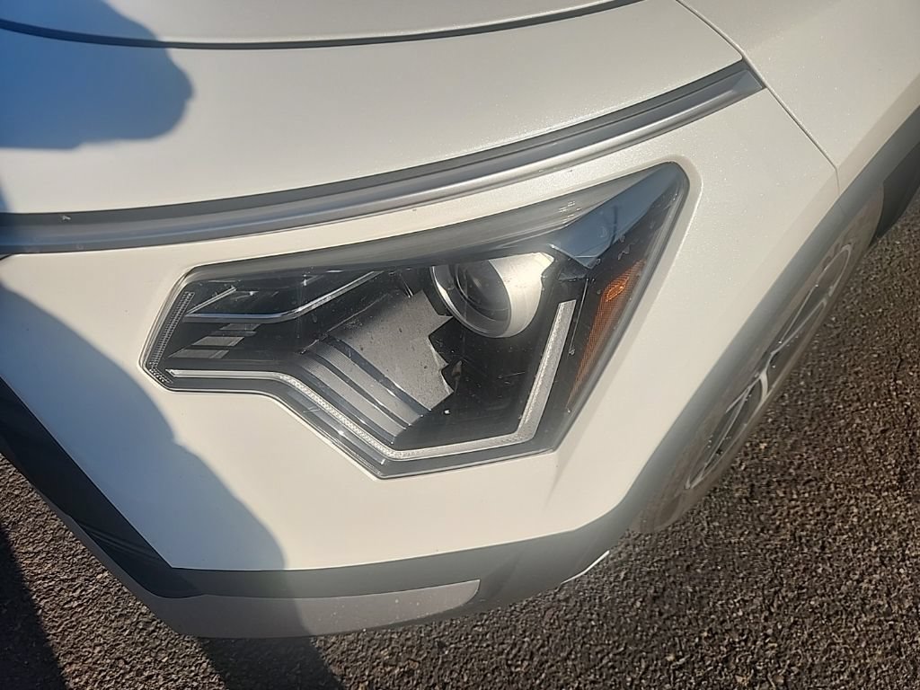 Certified 2024 Kia Niro LX FWD image 6