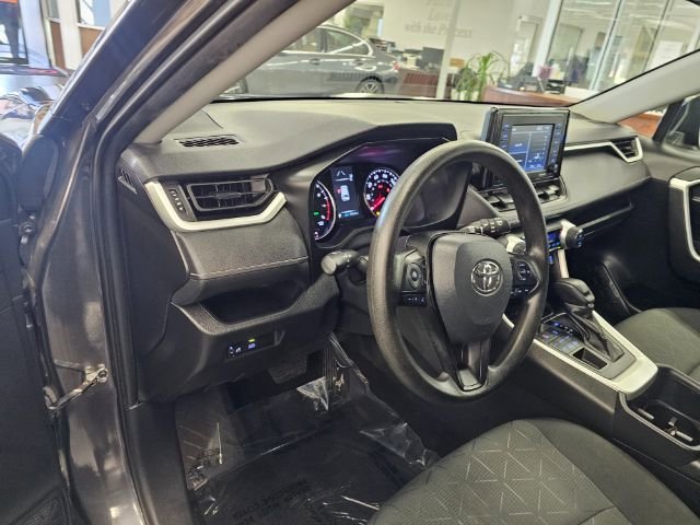 Used 2022 Toyota RAV4 XLE image 7