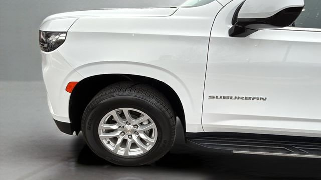 Used 2024 Chevrolet Suburban LT image 34