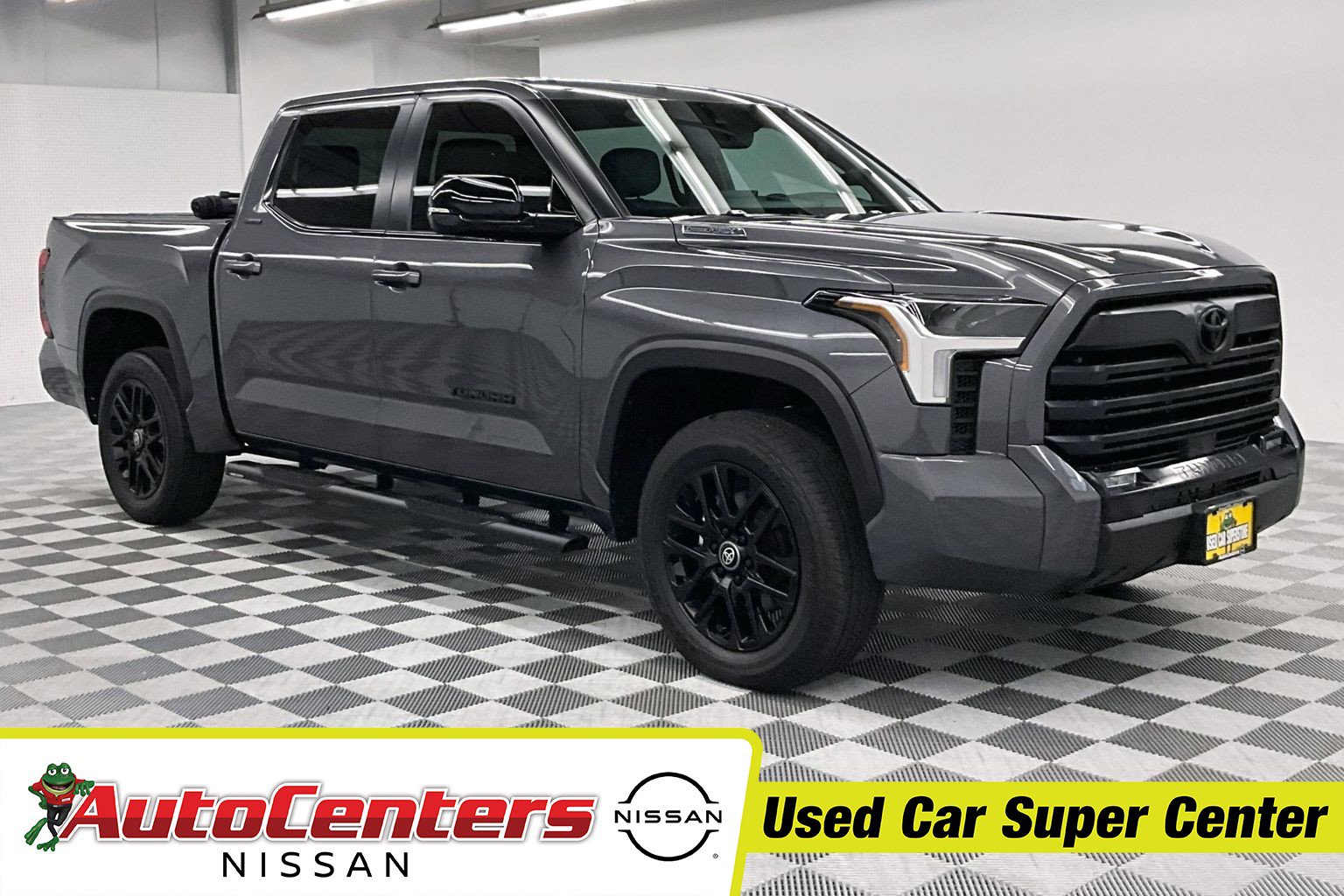 Used 2025 Toyota Tundra Limited AWD/4WD image 1