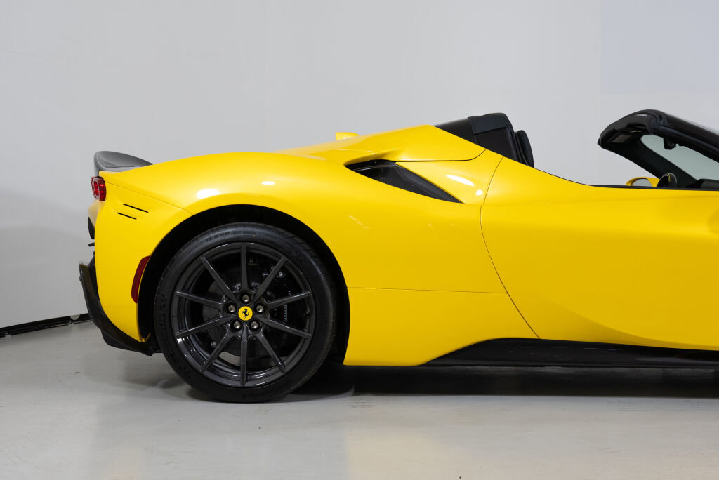 Used 2023 Ferrari SF90 Spider image 14