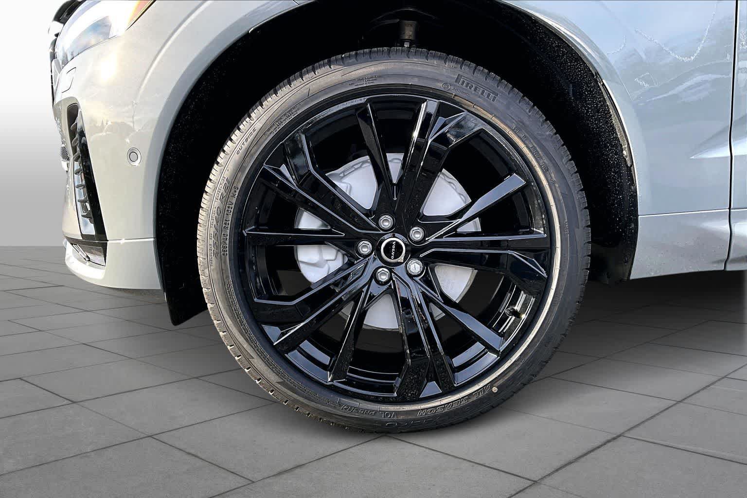 New 2026 Volvo XC60 B5 Ultra w/ Protection Package Premier AWD/4WD image 16