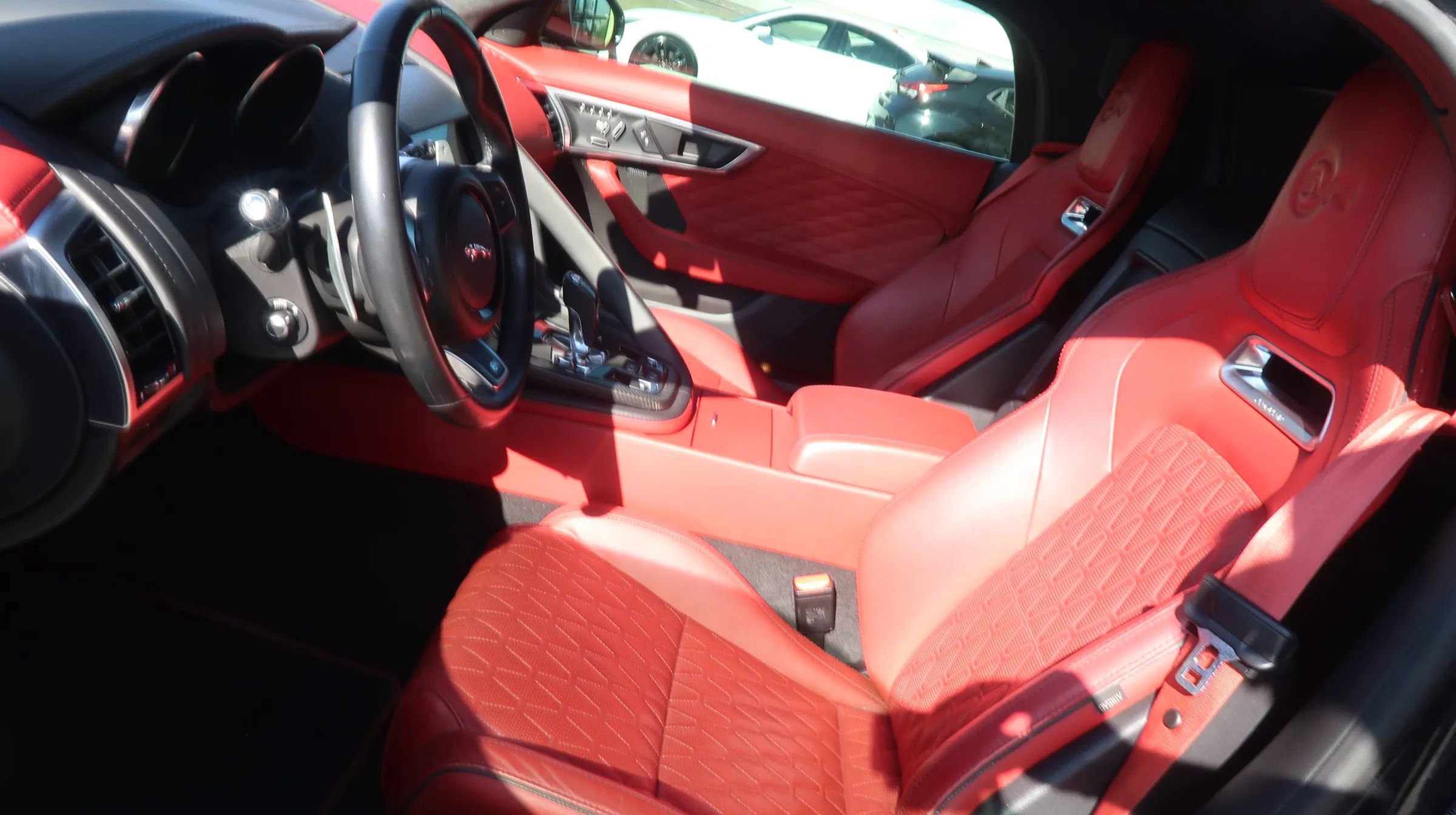 Used 2020 Jaguar F-TYPE SVR image 17