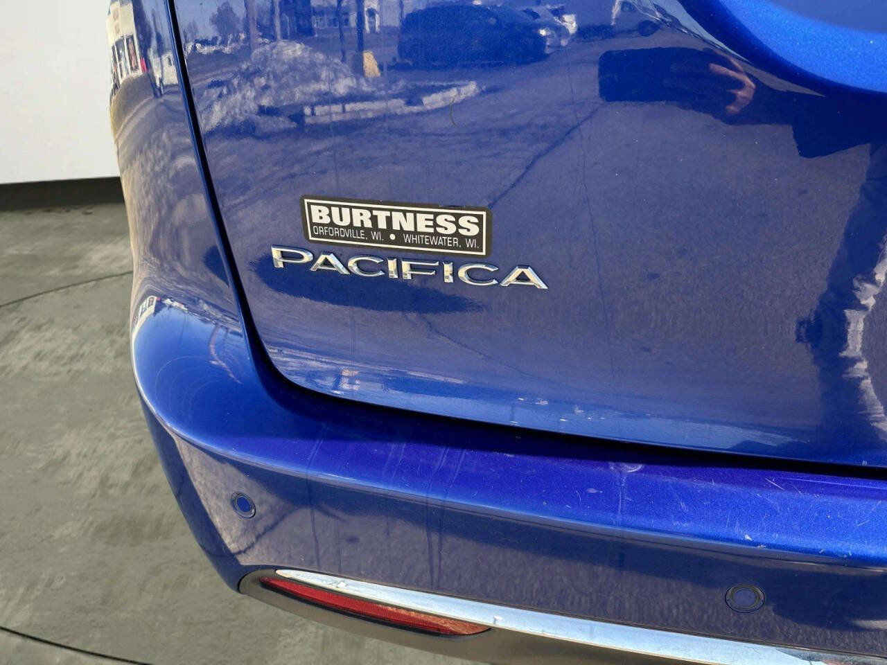 Used 2019 Chrysler Pacifica Touring Plus w/ Tire & Wheel Group FWD image 28