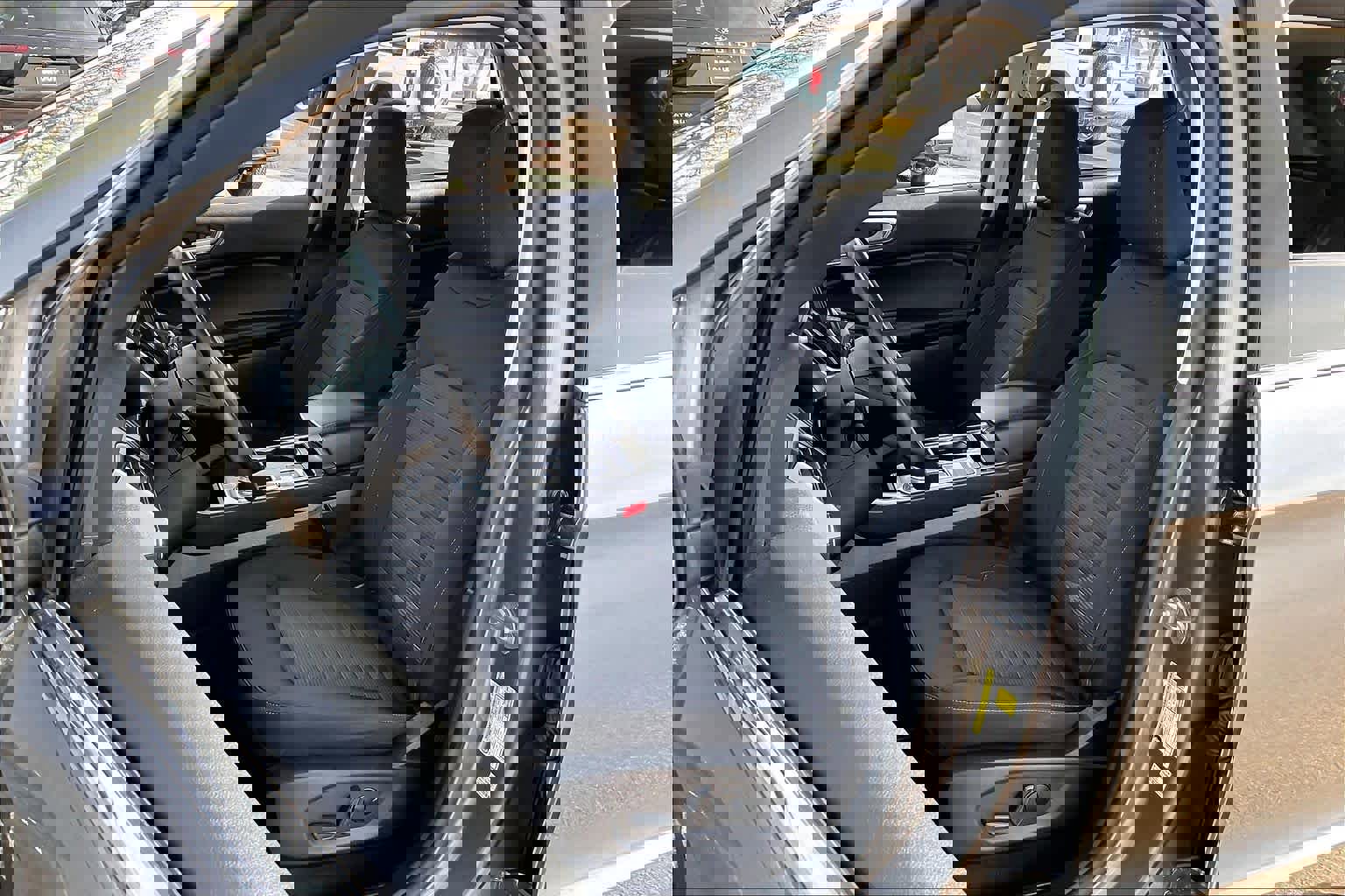 Used 2024 Ford Edge SEL image 7