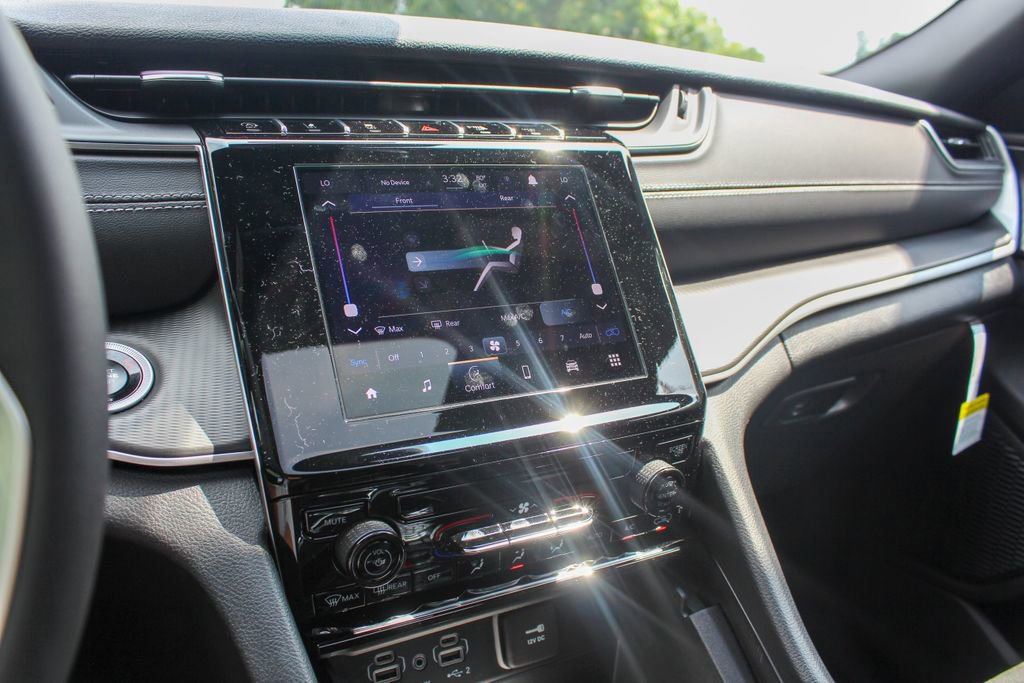 New 2025 Jeep Grand Cherokee L Laredo image 16