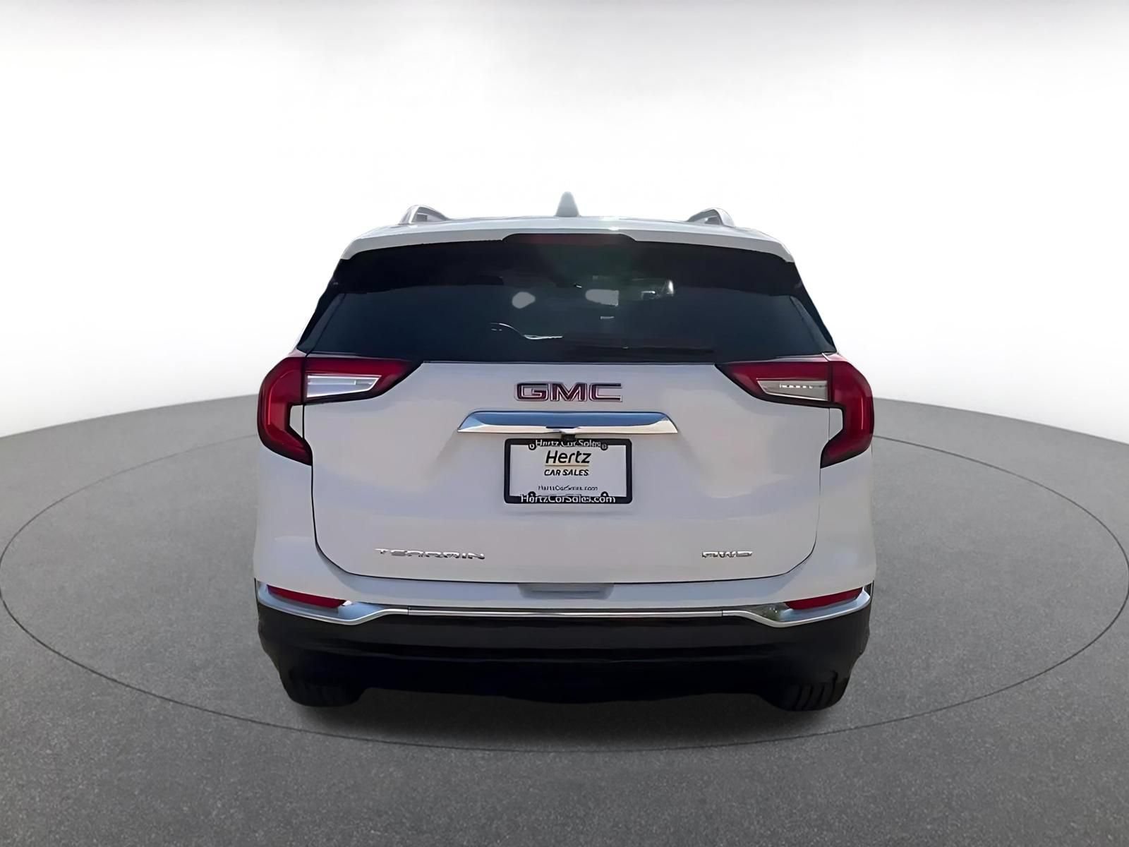 Used 2024 GMC Terrain SLT AWD/4WD image 12