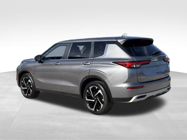 Used 2022 Mitsubishi Outlander SE FWD image 3