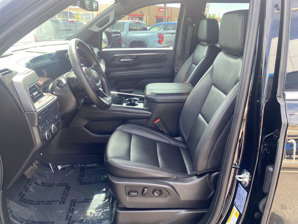 Used 2025 Chevrolet Suburban LT w/ Comfort Package AWD/4WD image 9