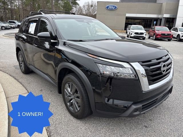 Used 2024 Nissan Pathfinder SV image 2