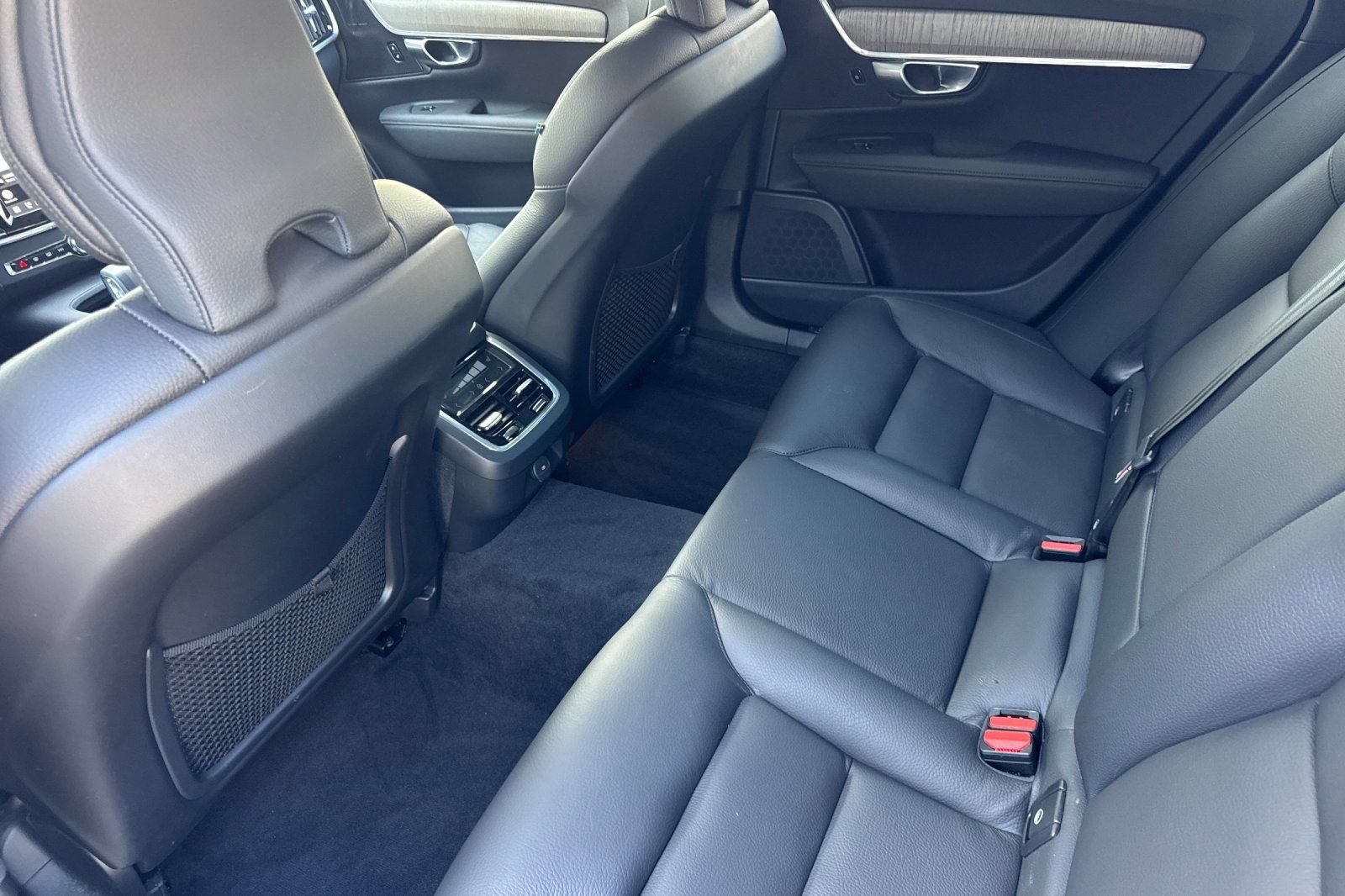 Certified 2024 Volvo V90 B6 Cross Country Plus AWD/4WD image 5