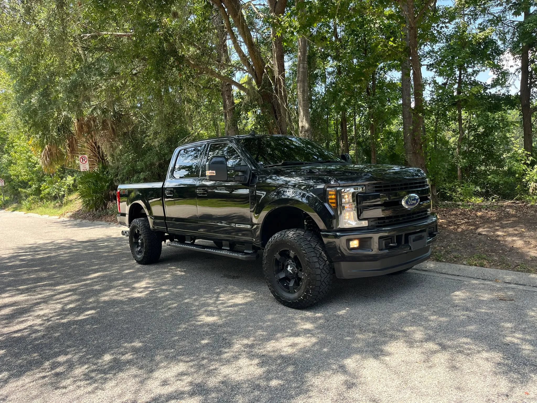 Used 2019 Ford F250 Lariat w/ Lariat Ultimate Package AWD/4WD image 2