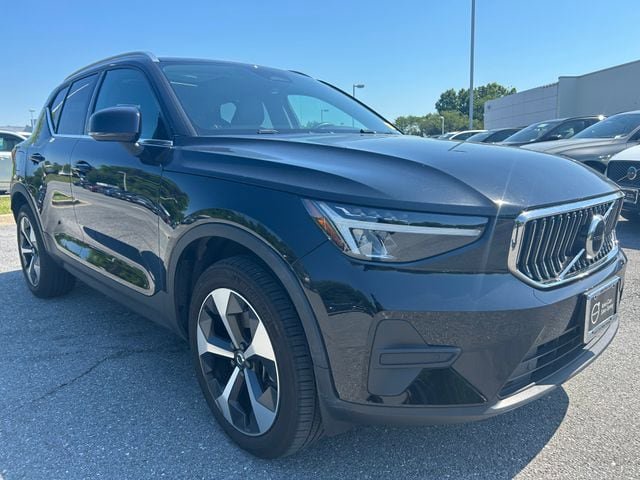 Certified 2025 Volvo XC40 B5 Core w/ Protection Package Premier AWD/4WD image 1